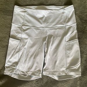 Lululemon Wunder Train High Rise Shorts with pockets 6”